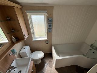 Meadow Lakes 76 - sleeps 6 with a bath - Golden Palm Resort - Meadow Lakes Caravan & Lodge Hire - Chapel Saint Leonards - 8