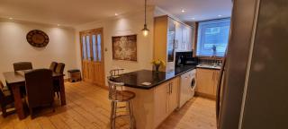 Beautiful 3 bedroom house short walk from the beach - 7