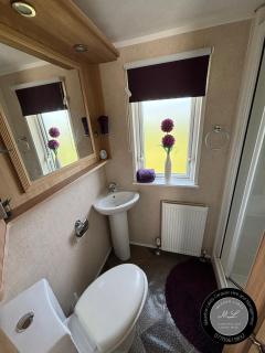 Meadow Lakes 76 - sleeps 6 with a bath - Golden Palm Resort - Meadow Lakes Caravan & Lodge Hire - Chapel Saint Leonards - 7