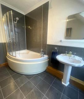 Beautiful 3 bedroom house short walk from the beach - 1