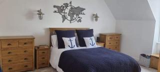 Beautiful 3 bedroom house short walk from the beach - 5