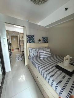 Athalia's Pad at Sea Residences - 2