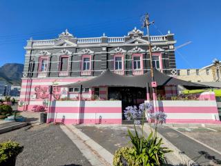 Urban Studio with Lush Patio Braai & Rooftop Pool - Kaapstad - 2