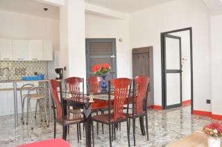 Villa Louis T2 ou T3 Appartements-toutConfort avec1 Ch ou 2 Ch Salle de BainWC SalonCuisineEquipéeCentreVilleDe Diego-SuarezMADAGASCAR - 8