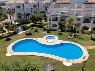 Lägenhet högst upp, med pool och utsikt över havet - San Luis de Sabinillas - 0