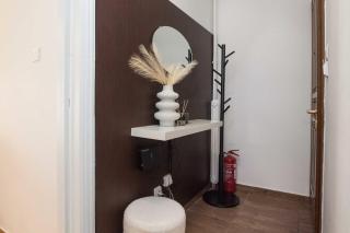 Stylish Renovated 2 Bd Apt in Exarcheia - Atene - 4