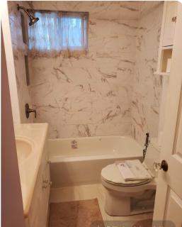 Private Room with Queen Bed and Work Station - Burlington - 1