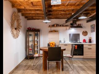 CityCenter Unique Apartment-Sleeps 2- Pet Friendly - Palermo - 2