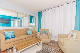 Stunning Ocean View 2 Bedroom Condo- Nicely Updated & sleeps 6! Palace Resort Unit 408 - Myrtle Beach - 3