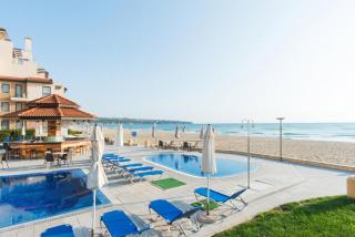 Aparthotel - Apartment with a large terrace and direct access to the sea - Obzor - 0