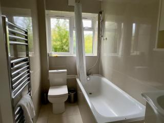 Serene 2 Bedroom Flat Free Off-Street Parking Large SUV Close to Tube - Londra - 4