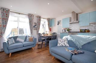 Customs Cottage - 2