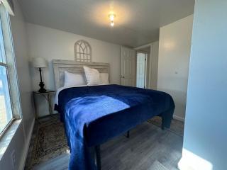 6 bed, 2 bath Home in Lorenzo - - 7