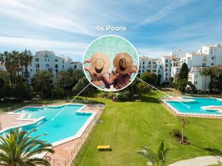 VACATION MARBELLA I Brand New Terrazas de Banús Apt, 24-7 Security, a minute from the Marina, The Sea and Luxury Shopping - Marbella - 4
