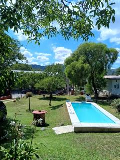 Chalet en el Centro, con Pileta, Jardín y Cochera - Villa General Belgrano - 4