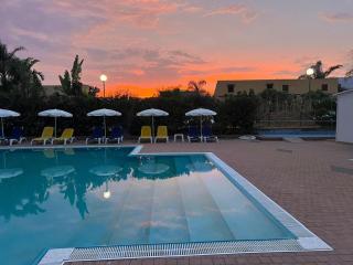 Villetta giardino, piscina, mare - 0