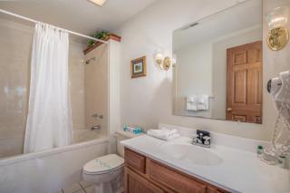 2BR Village At Indian Point 901 near SDC-Free Tickets Daily up to $500 Value - Branson - 1