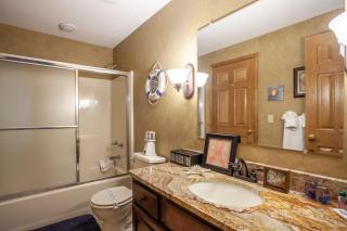 2BR Village At Indian Point 1305 near SDC - Free Tickets Daily up to $500 - Branson - 1