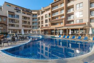 Apartment B022 with a large terrace and direct access to the sea - 1