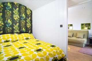 Let's Glamp Retro - Queen - Llandysul - 1