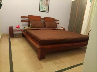 Entire 2-Bedroom House Separate Entrance No unmarried couples allowed - Karatschi - 1