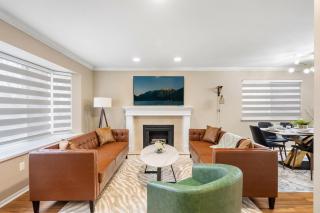 Spacious Family Retreat Central to YVR and Downtown - 9