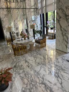 Luxury 1-Bedroom Luxury Condo with Pool, Gym, Sky View, King Bed, Near BTS Station, Central Location - Bangkok - 6