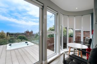 Cliff Cottage - Luxurious Seaview Retreat - 7
