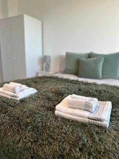 Beautiful 1 Bd Top floor Terraced Apartment - Barking - 6