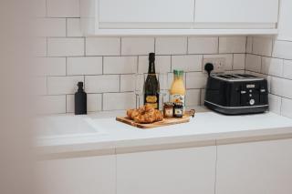 Brighton Street Apartment - 2 Bedroom Free Wi-Fi and Parking - 3