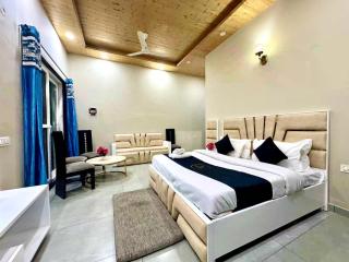 The Corner House I Pet friendly & Serviced Villa I Open Air Lawn & Plunge Pool I Bonfire I Dance I Music I Full Party I By Exotic Stays - 1