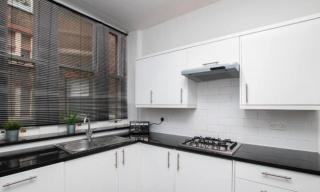 Chelsea Charm radiant 3BR Apartment Elegance - Londra - 3