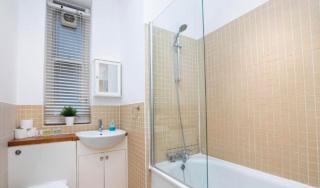 Chelsea Charm radiant 3BR Apartment Elegance - Londra - 2