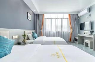 Panda Holiday Inn 3 - - 7