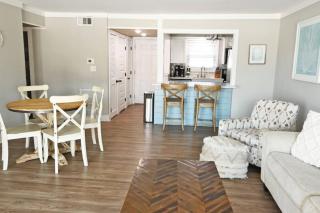Barefoot Sands Beachfront 2 Bedroom Condo at Sandpiper Cove in Destin FL Unit 1147 Pet Friendly - Destin - 7