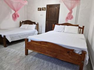 Eththota Walawwa Bungalow - Private Rooms with Attached Bathrooms - AC or Non AC - Anuradhapura - 1