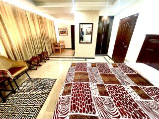 Luxury Apartment Opposite AirPort DHA 8 Raya - 0