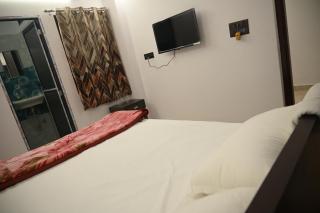 Hotel Swarun and Banquet Hall - 8