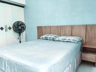 Apartamento no centro do Florianópolis. todos os móveis e ventiladores, Wi-Fi, cozinha completa, Acomoda até 4 pessoas. No coração de Florianópolis perto de tudo! Desfrute do centro e trapeche de beiramar norte de Floripa com uma bela caminhada . - Florianópolis - 1