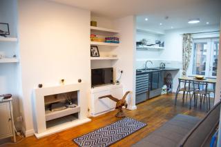 2-Bed Home Near Heathrow sleeps up to 7 people - Feltham - 9