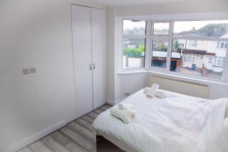 2-Bed Home Near Heathrow sleeps up to 7 people - Feltham - 5