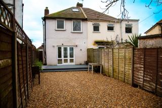 2-Bed Home Near Heathrow sleeps up to 7 people - Feltham - 3