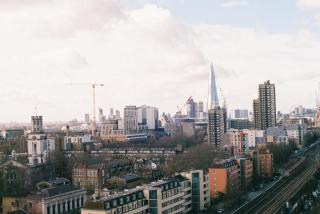2 Bedroom East London Apartment With Lovely Views - 9