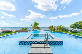 Bella Rocca - Luxurious Ocean Estate with Private Pool, Heated Spa, & Designer Interiors - Gun Bay - 7