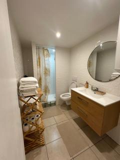 F2 jacuzzi moderne et spacieux - Étampes - 6