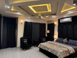 The Sapphire Suites - 1