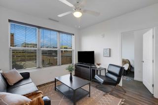 Downtown Flat with Gym - WalkScore 95 - 3