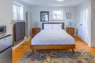 A Peaceful Oasis on Munjoy Hill - 4br2ba House & Parking - Portland - 3
