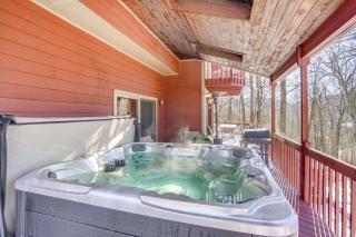 Less Than 1 Mi to Hunter Mtn Spacious Home with Hot Tub! - Lanesville - 0