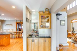 Less Than 1 Mi to Hunter Mtn Spacious Home with Hot Tub! - Lanesville - 4